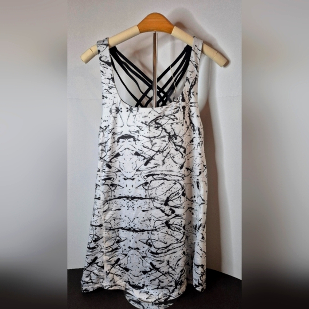 Black and White Abstract Tank Top IcyZone